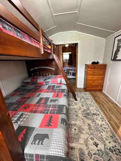 Cozy Cabin Walking Distance To Parkway! بيدجن فورج المظهر الخارجي الصورة