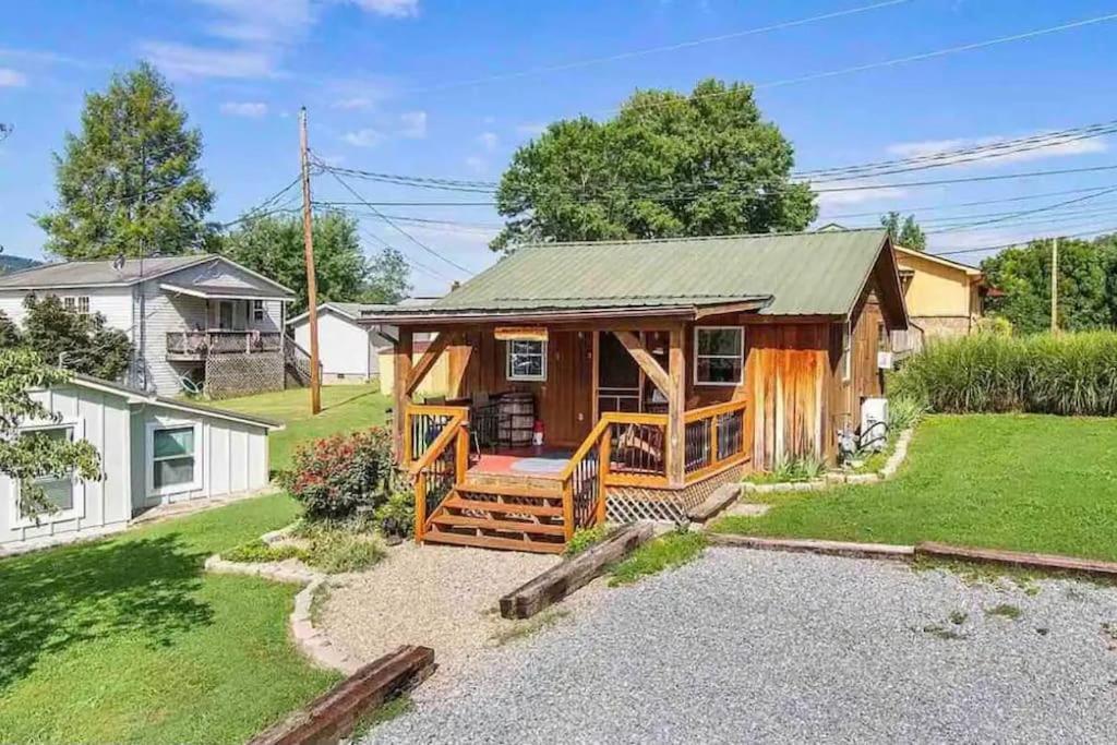 Cozy Cabin Walking Distance To Parkway! بيدجن فورج المظهر الخارجي الصورة