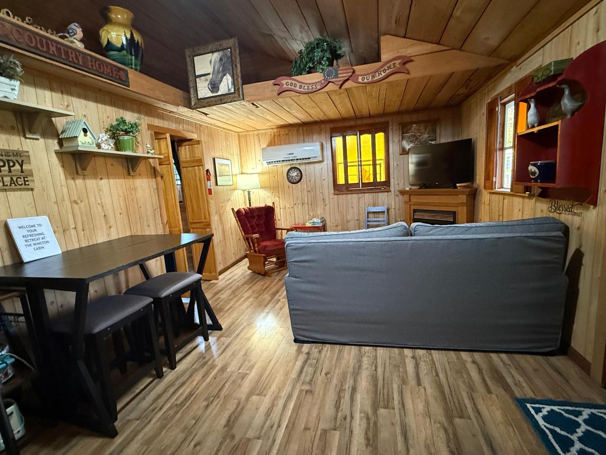 Cozy Cabin Walking Distance To Parkway! بيدجن فورج المظهر الخارجي الصورة